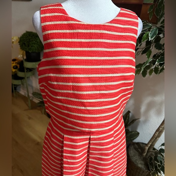 Taylor beautiful overlay stripe one piece pleated midi dress size 10 - Picture 2 of 14